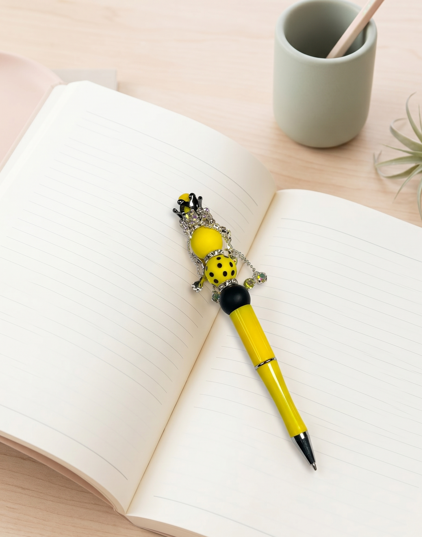 Bumble Dee Bee Beaded Pen | Handmade Bee Pen | Cute Planner Pen | Gift